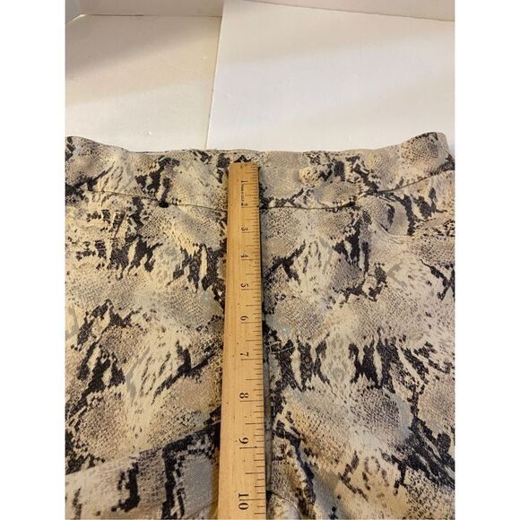 Chicos Jeggings size 6 gray snake print size .05 - Picture 6 of 6